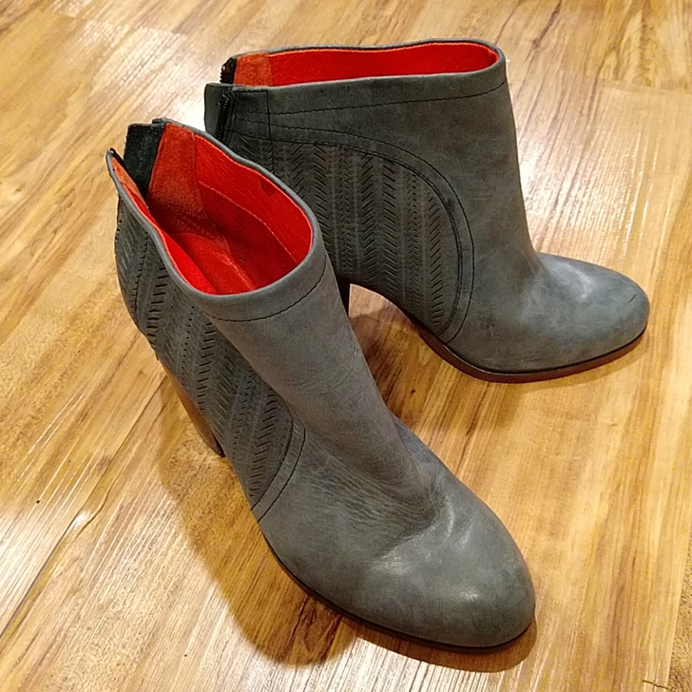 BRAND NEW $399 coach Honey boots size 8B